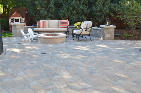 5 Reasons Why Backyard Fire Pits Are Popular | Landscape Design Tips