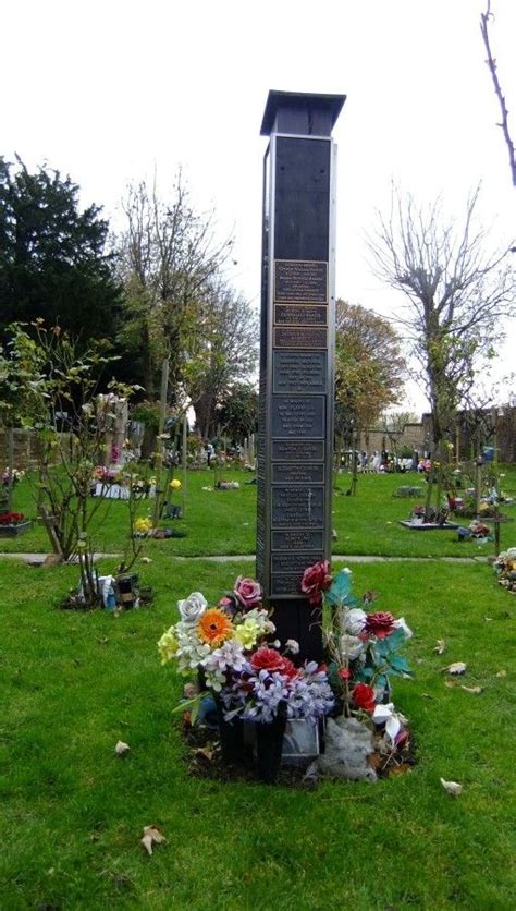 Freddie Mercury fans believe they may have found the grave of legendary Queen star | Freddie ...