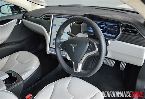 Tesla Model S P85+ -interior – PerformanceDrive