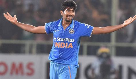 Mumbai Indians Give a Fitting Reply To Fan About Jasprit Bumrah