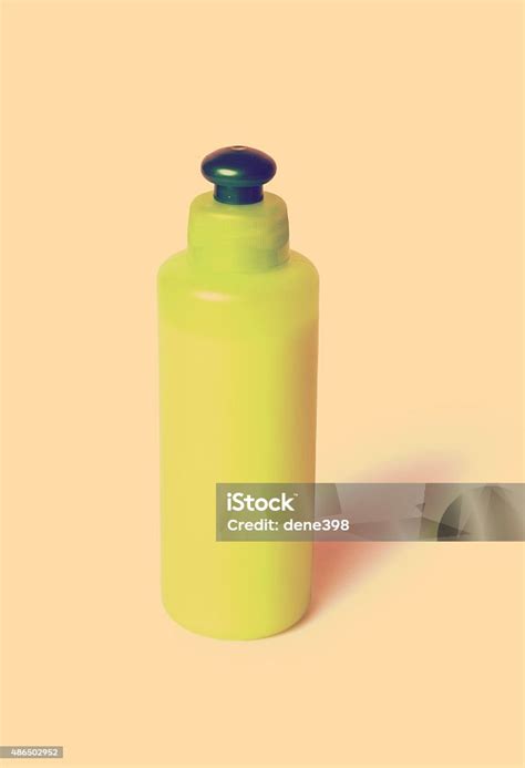 Green Shampoo Bottle Stock Photo - Download Image Now - 2015, Beauty ...