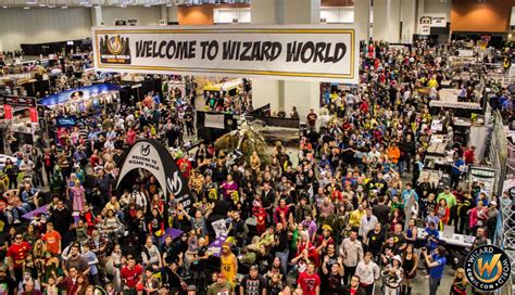 Goth Chick News: Comics, Cosplay and Speed Dating — ComicCon Swings Into Chicago – Black Gate