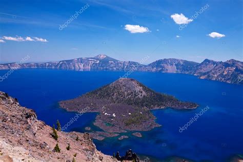 Wizard Island in Crater Lake — Stock Photo © LoonChild #2585722