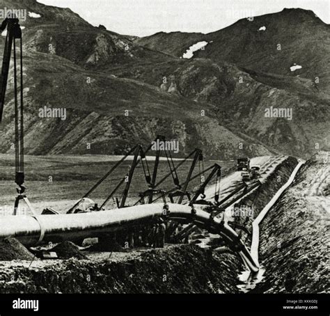 Trans alaska pipeline construction hi-res stock photography and images - Alamy