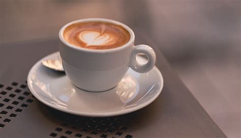 Caffè Macchiato: Come si Prepara e le Sue Varianti