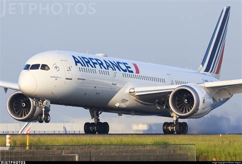 Watch Air France’s stunning air-to-air film featuring its Boeing 787 ...