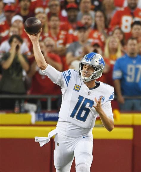 Lions' Jared Goff extends streak of passes without interception