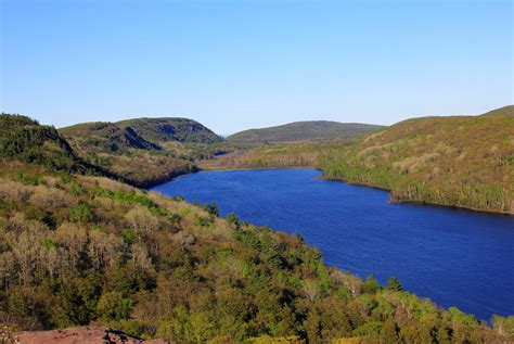 Full view of Lake of the clouds at Porcupine Mountains State Park ...