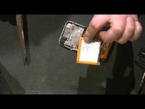 iPhone 2G battery replacement - YouTube