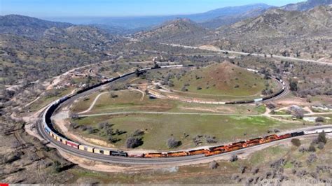 The Amazing Tehachapi Loop - Train Fanatics