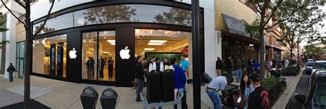 iPhone 5 launch line | Clarendon, VA - 7:15am | Blake Patterson | Flickr