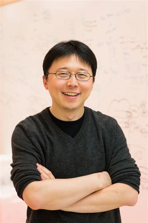 CRISPR inventor Feng Zhang calls for moratorium on gene-edited babies | MIT Technology Review