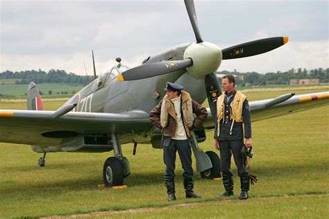 Pin de Alex Cabrera em Supermarine Spitfire | Caças, Helicópteros