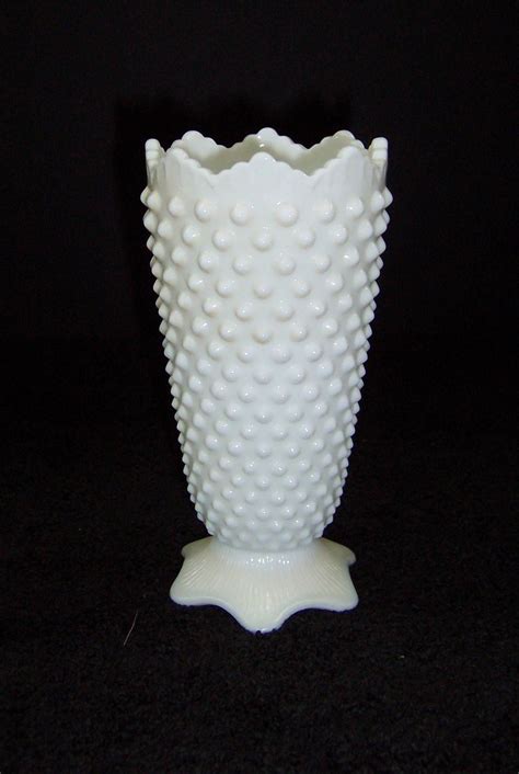 Triple A Resale Fenton Milk Glass Hobnail Flower Vase