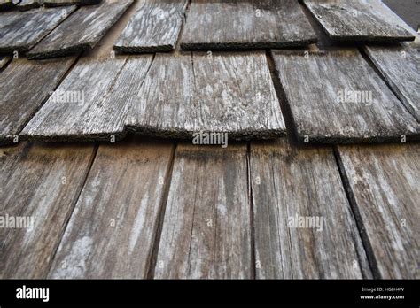 Wooden roof tiles - weathered Stock Photo - Alamy