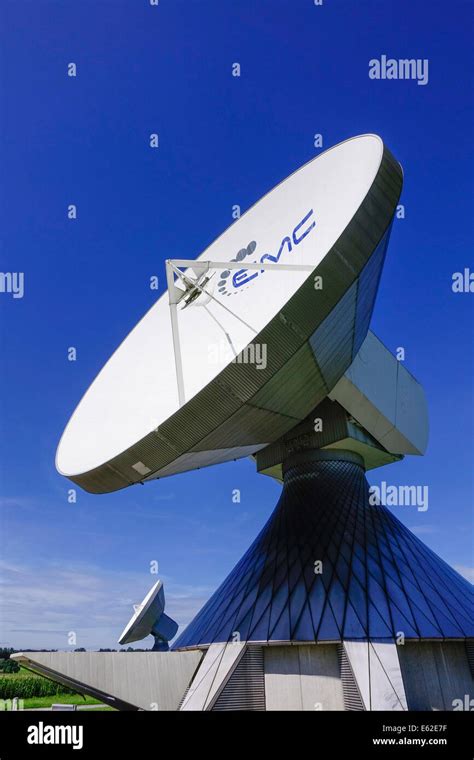 Satellite dish, Raisting Satellite Earth Station, ground station, satellite communications ...