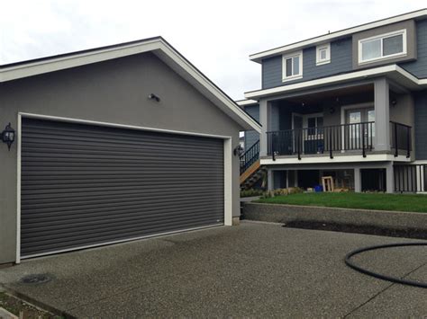 Residential roll up garage doors