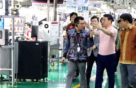 LG CEO Visits Key Production Sites Across Asia | LG NEWSROOM