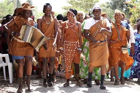 Kikuyu tribe of Kenya - Safari World Tours