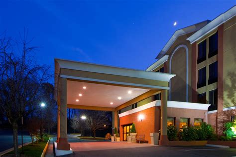 Holiday Inn Express Fairfax - Arlington Boulevard, an IHG Hotel in ...