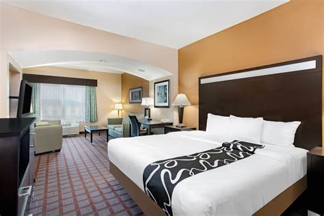 La Quinta Inn & Suites by Wyndham Indianapolis Airport West | Plainfield, IN Hotels