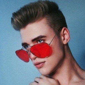 Lucas Dell - Age, Family, Bio | Famous Birthdays