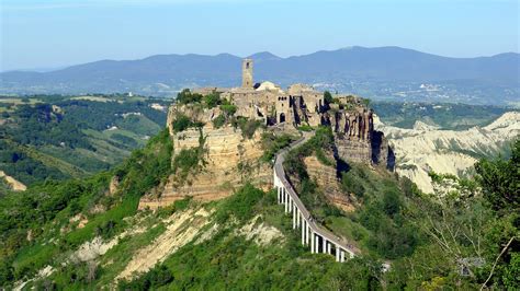 Civita di Bagnoregio: the dying village - italiani.it