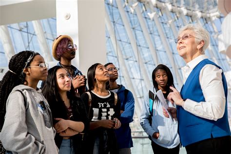 Volunteers are the Integral Part of Kauffman Center’s Success – KC STUDIO