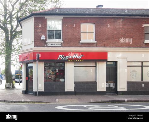 Pizza hut delivery hi-res stock photography and images - Alamy