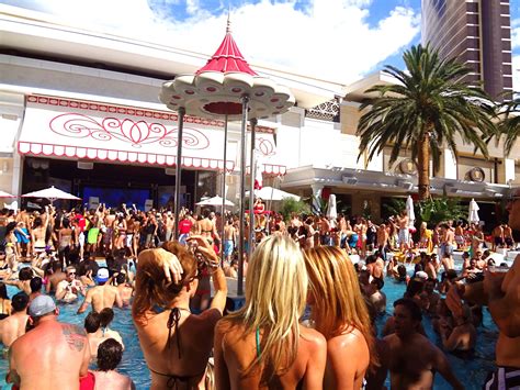 The 5 Best Pool Parties in Las Vegas - Travefy | Encore beach club, Vegas pool party, Wynn hotel ...