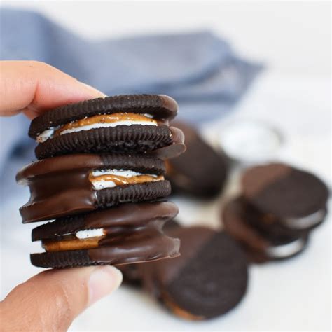 Chocolate dipped peanut butter Oreo cookies - Anne Travel Foodie