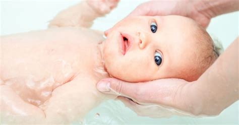 What is the ideal baby bath temperature? - Smart Mums Club