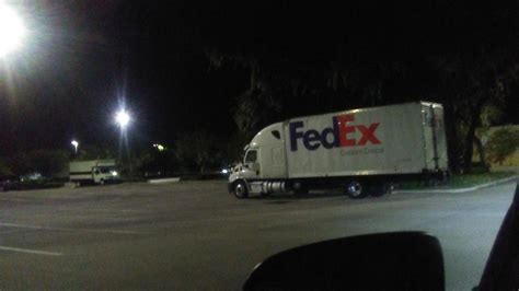 FedEx box truck with sleeper : r/Truckers