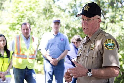 Oregon train derailment leads environmental crews to work to contain sheen of oil | Daily Mail ...