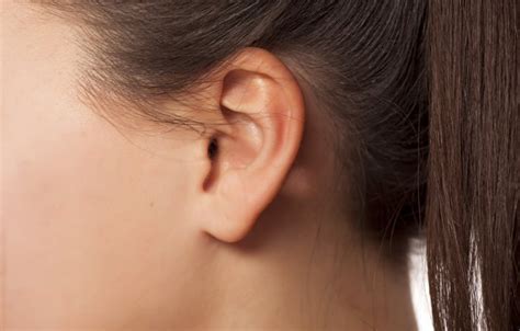 9 Best Home Remedies For Lump Behind Ear (Symptoms And Causes)