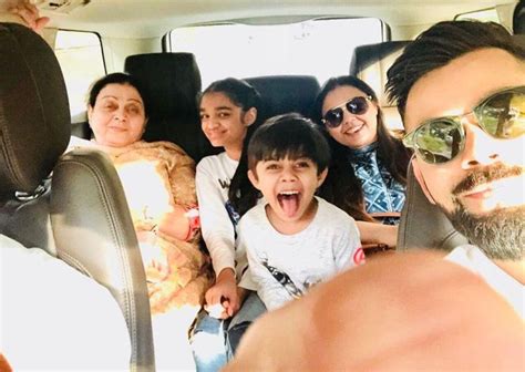 Injured Virat Kohli enjoys his day out with family; Have a look! – India TV