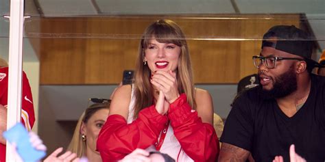 Travis Kelce's Rep Denies Taylor Swift Chiefs "Cheat Sheet" Rumors