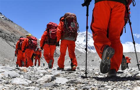 Mt. Qomolangma remeasuring team to reach summit on May 22 - Chinadaily.com.cn