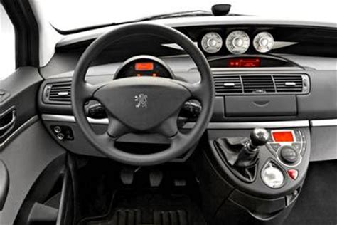 Q3: peugeot 807 interior