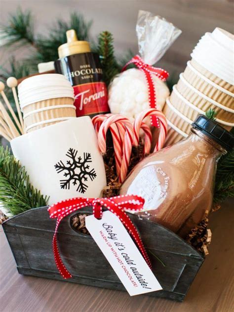 30 Best Christmas Gift Basket Ideas for families and others