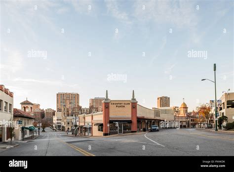 Country club plaza hi-res stock photography and images - Alamy