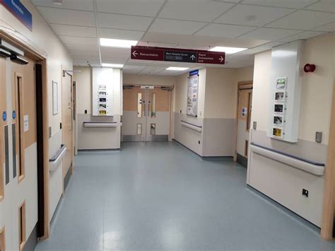 Medway Maritime Hospital – Blade Flooring