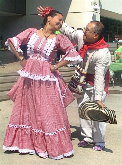 Traje de cumbia - Traditional Colombian Costume