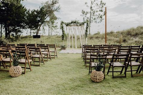 Quirky vintage food truck wedding filled with personal details