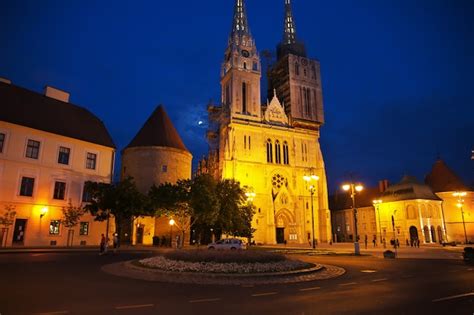 Premium Photo | Cathedral of the assumption at night, zagreb, croatia