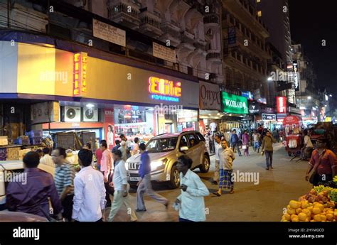 Night time shopping near New Market in Kolkata, India Stock Photo - Alamy