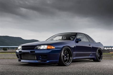 Garage Active Nissan Skyline GT-R R32 - Farmofminds