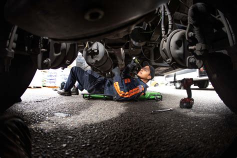 Locate a Heavy Duty Truck Repair Shop Near You | Breakdown Inc