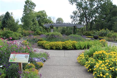 File:Matthaei Botanical Gardens Gateway Garden of New World Plants.JPG - Wikimedia Commons