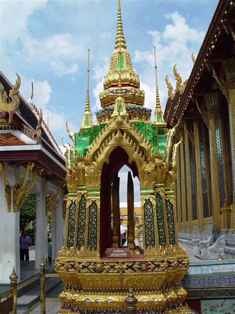 Wat Phra Kaew, Bangkok | Timings, Entry Fee, Emerald Buddha